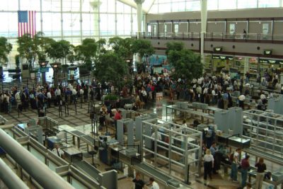 U.S. Airport Screenings Near Pandemic Highs Despite New Virus Fears
