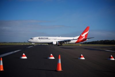 Qantas Braces for Crowd Rush With Staff Bonuses, Schedule Cuts